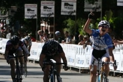 12-Lauren_Hall_Wins_the_field_sprint