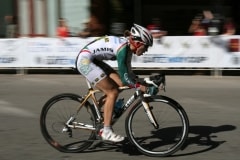 16-HOLCOMBE_ON_A_TEAR