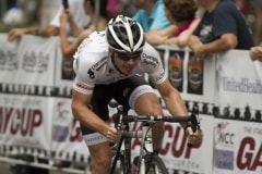 21-A_rider_tries_to_get_a_gap_in_the_mens_race