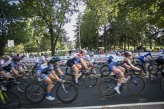 The_womens_field_through_the_start_finish