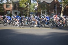 the_womens_field_head_into_their_final_laps