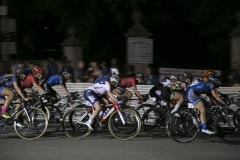 the_women_speed_toward_the_start_finish